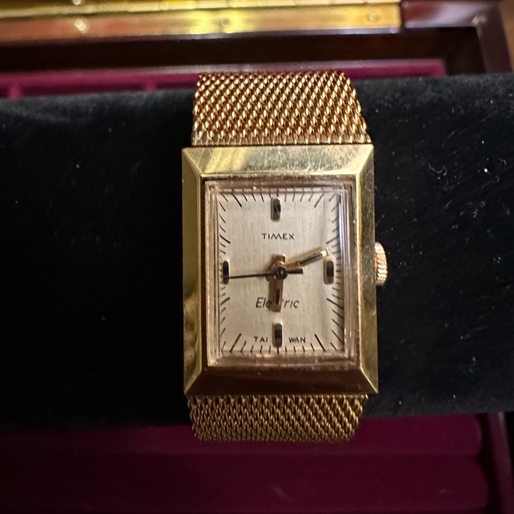 1960s Timex Electric Gold Women's Watch - Vintage - Picture 3 of 10